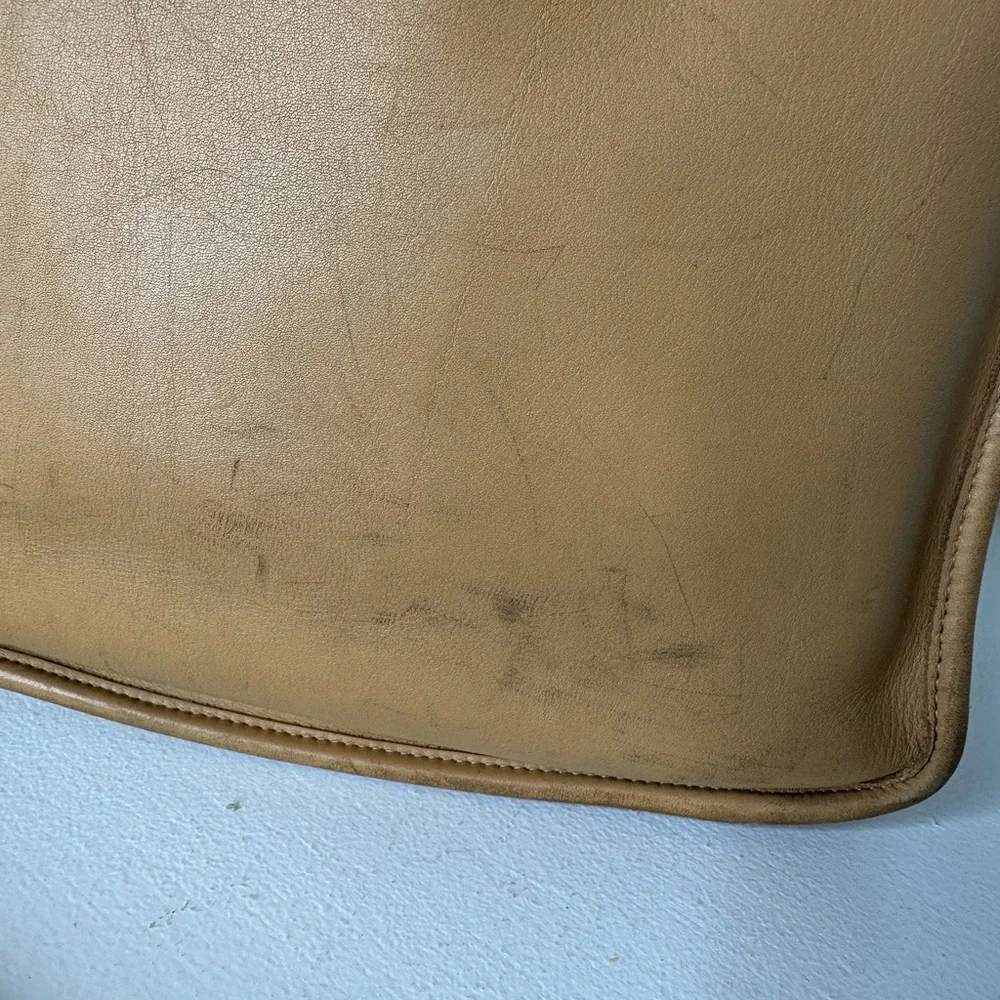 **SOLD**Vintage Coach 9966 Legacy Zip Camel Tan and Silver Nickel Hardware - Picture 4 of 16